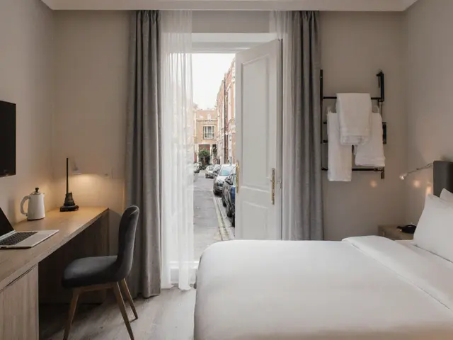 Best Lifestyle Cheap Hotels London Near Public Transport